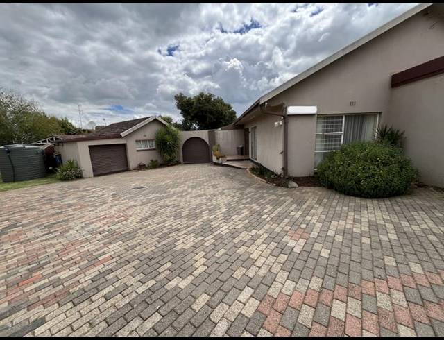 4 BEDROOM HOUSE FOR SALE IN GREENHILLS